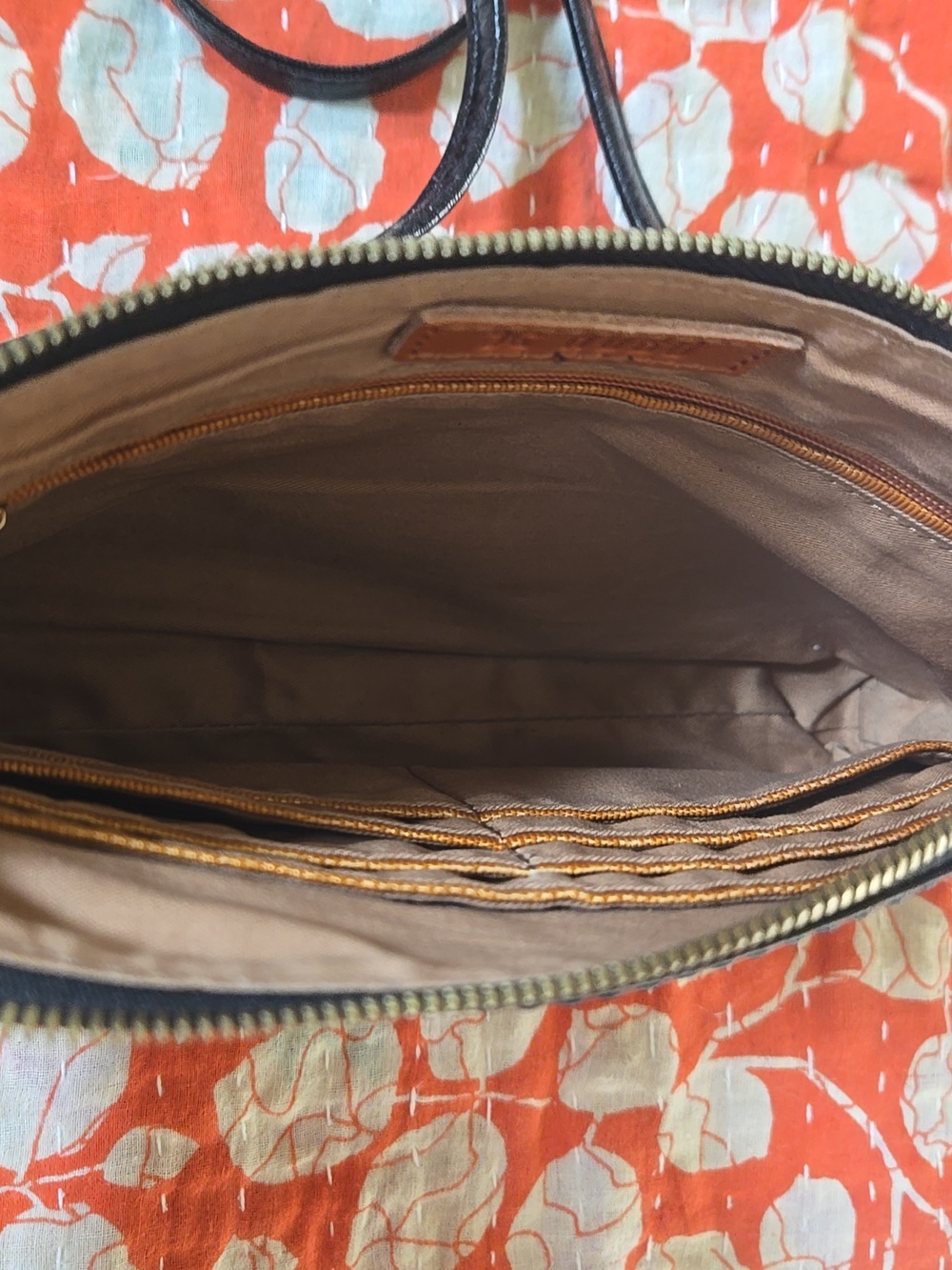 HOBO Darcy Convertible Wristlet - Picture 10 of 13